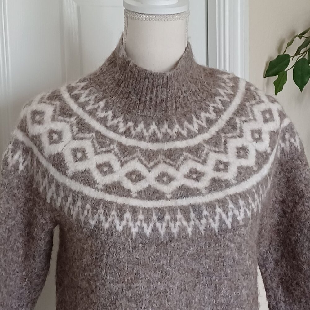 EUC Beautiful Banana Republic Fuzzy Mock-Neck Sweater Size Small - Picture 3 of 6